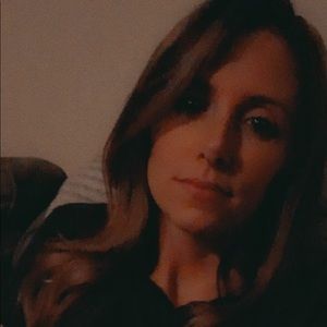 Meet your Posher, Caitlin